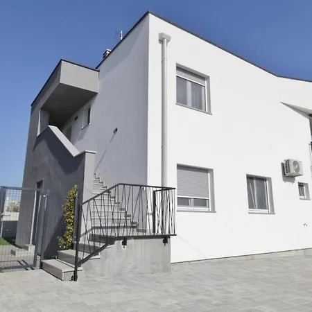 La Mar Gostinjska kuća 4*